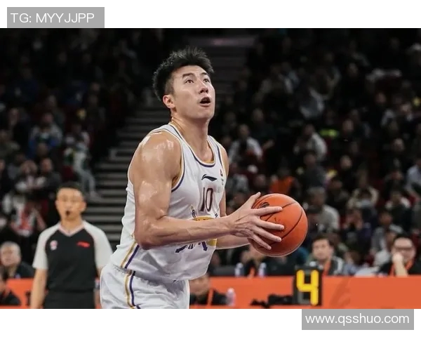 邹雨宸：从篮球新星到职业生涯的璀璨之路探索与成长的故事