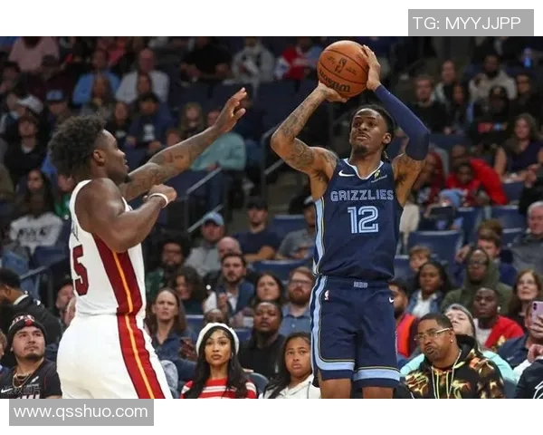 勇士与快船激战NBA15赛季经典对决回顾与精彩瞬间分析 勇士与快船激战NBA15赛季经典对决回顾与精彩瞬间分析